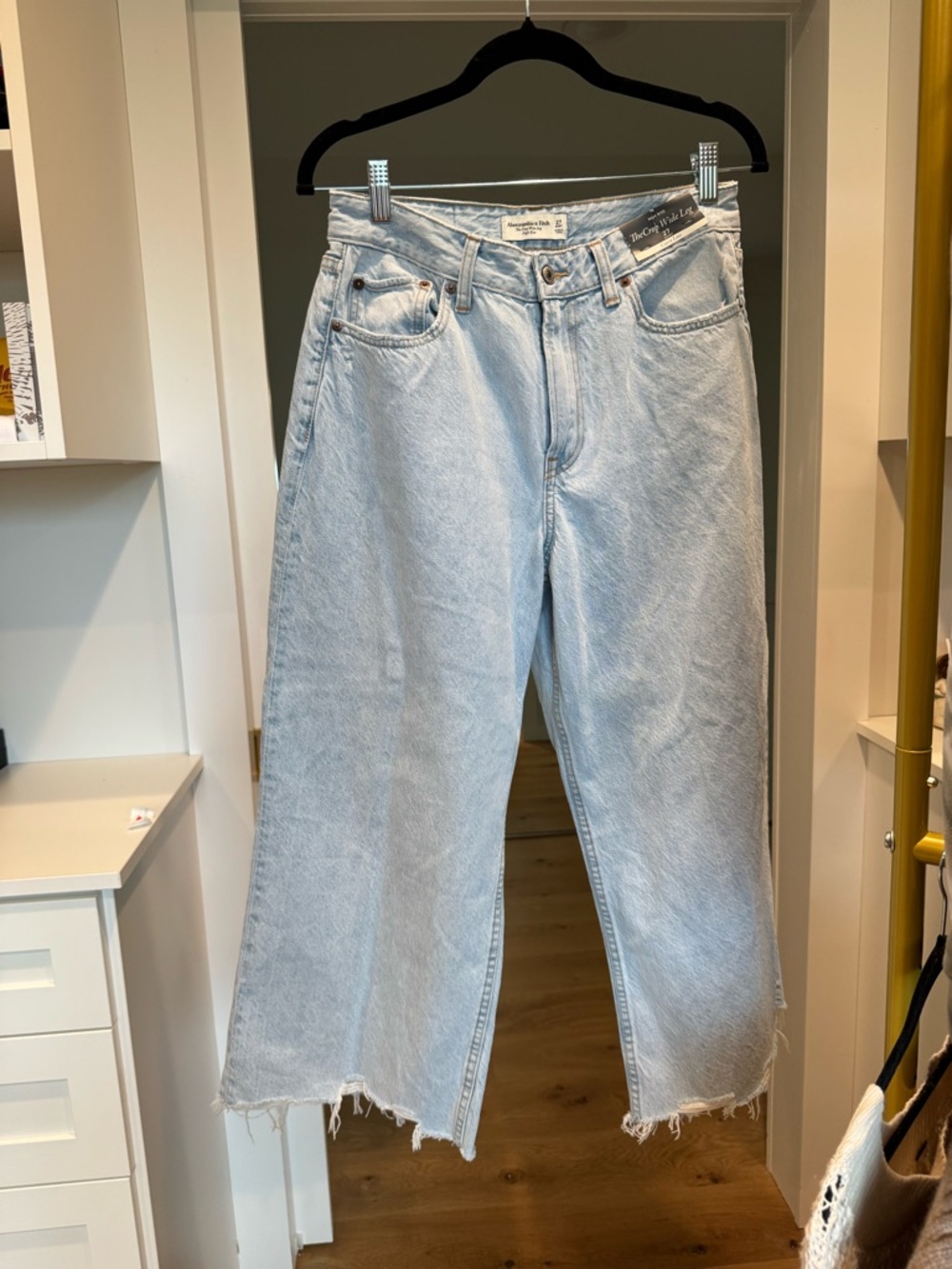 Abercrombie & Fitch - Curve Love High Rise Cropped Wide Leg Jean